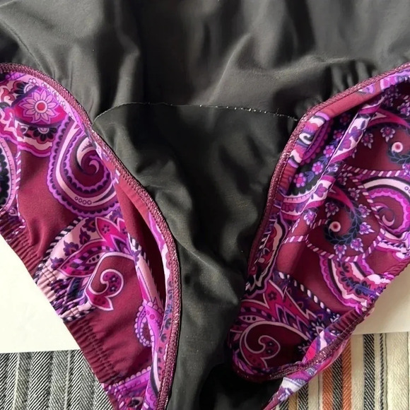 Lands' End Underwire One Piece Swimsuit Tummy Control size 8D - Picture 3 of 5